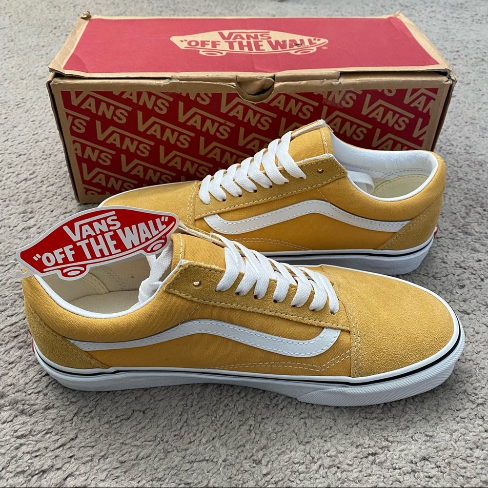 ONLY WORN ONE Orchre/True White Old Sokol Vans!